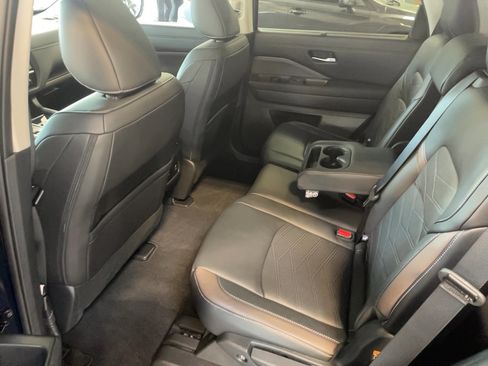 Used 2024 Nissan Pathfinder Platinum w/ Cargo Package image 32