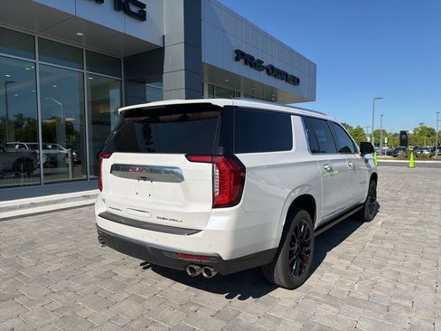Used 2022 GMC Yukon XL Denali AWD/4WD image 13