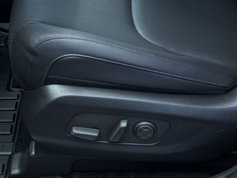 New 2026 Kia Carnival EX FWD image 19