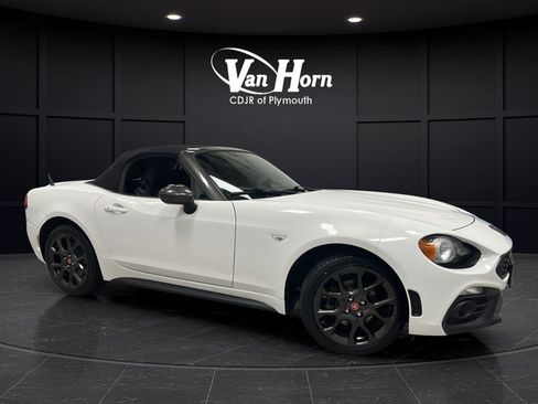 Used 2017 FIAT 124 Spider Abarth RWD image 9