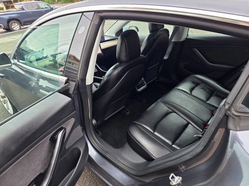 Used 2018 Tesla Model 3 Mid Range image 15