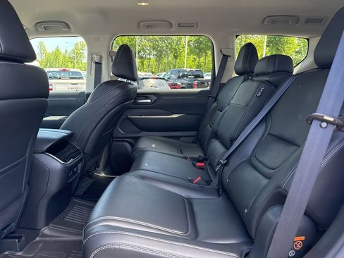 Used 2025 Nissan Armada SV AWD/4WD image 11
