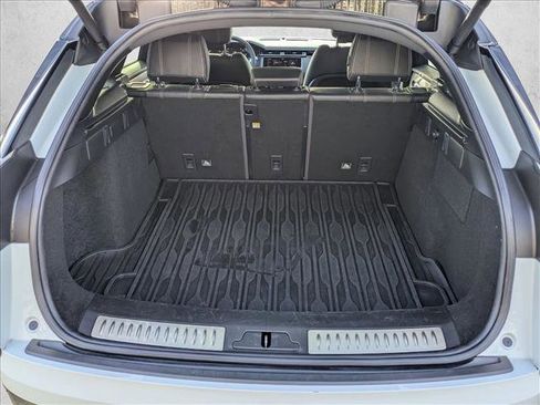Used 2019 Land Rover Range Rover Velar R-Dynamic SE image 6