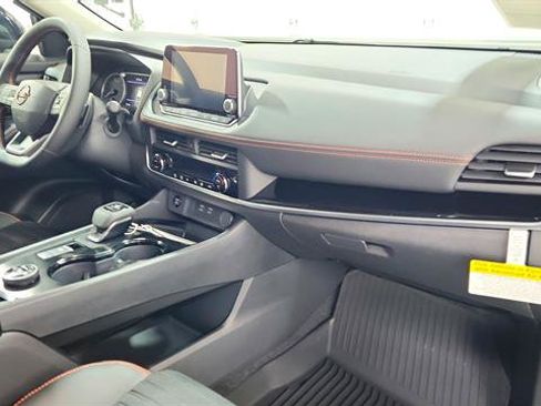 Certified 2025 Nissan Rogue SV AWD/4WD image 22