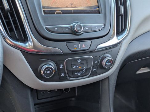 Used 2022 Chevrolet Equinox LS w/ LS Convenience Package image 29