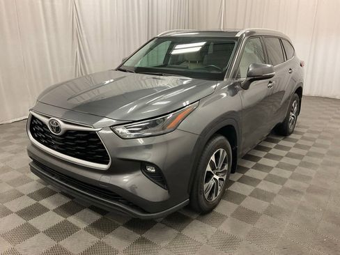 Used 2022 Toyota Highlander XLE image 7