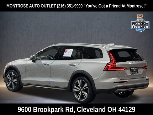 Used 2025 Volvo V60 B5 Cross Country Plus image 6