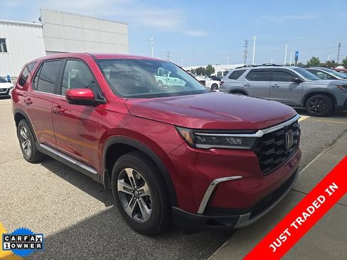 Used 2025 Honda Pilot EX-L image 2
