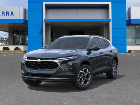 New 2026 Chevrolet Trax LT w/ Driver Confidence Package FWD image 6