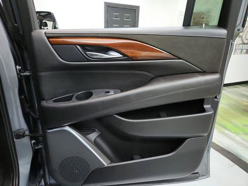 Used 2019 Cadillac Escalade ESV Premium Luxury AWD/4WD image 32