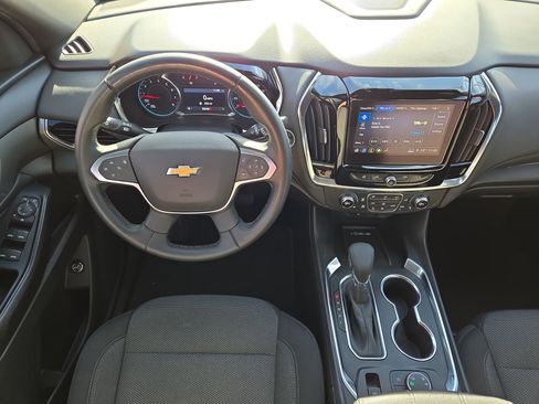 Used 2023 Chevrolet Traverse LT image 14