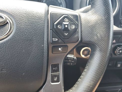 Used 2020 Toyota Tacoma TRD Off-Road w/ Technology Package AWD/4WD image 20