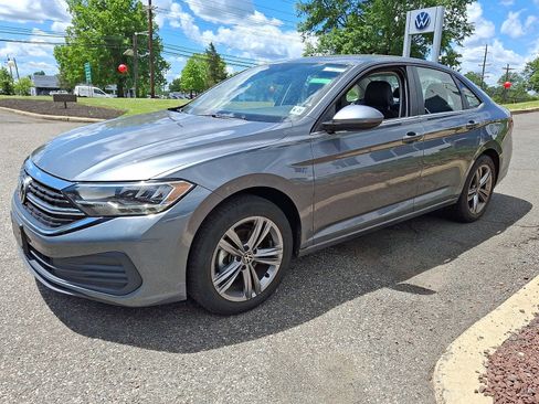 Used 2022 Volkswagen Jetta SE FWD image 3