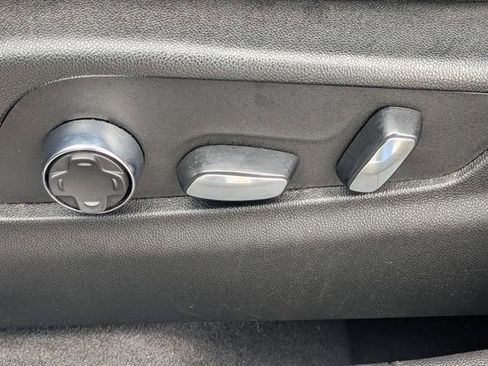 Used 2024 Cadillac XT4 Premium Luxury image 15