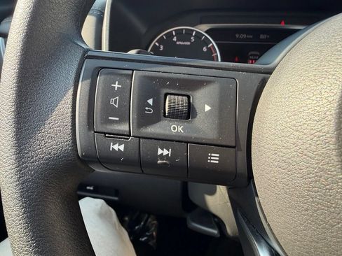Used 2024 Nissan Rogue SV FWD image 18