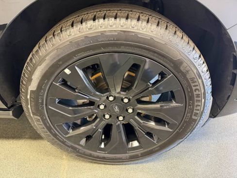 Used 2025 Ford Expedition Platinum w/ Stealth Appearance Package AWD/4WD image 9