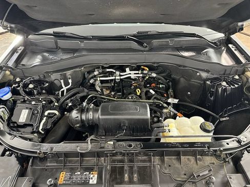 Used 2022 Ford Explorer XLT AWD/4WD image 26