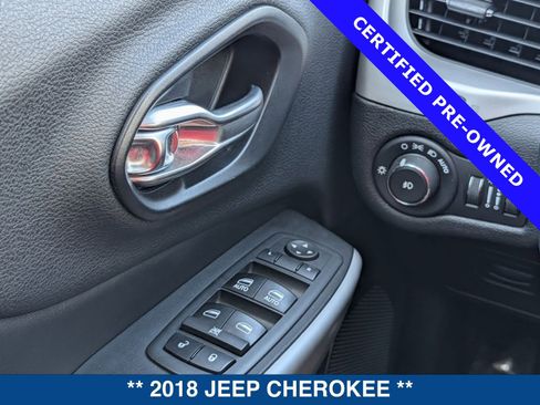 Used 2018 Jeep Cherokee Latitude Plus image 21