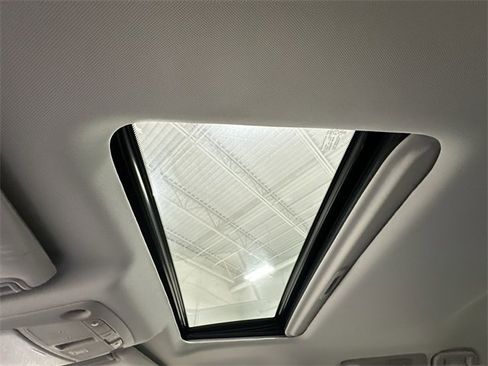 Used 2022 Nissan Armada SL w/ Captain's Chairs Package image 33