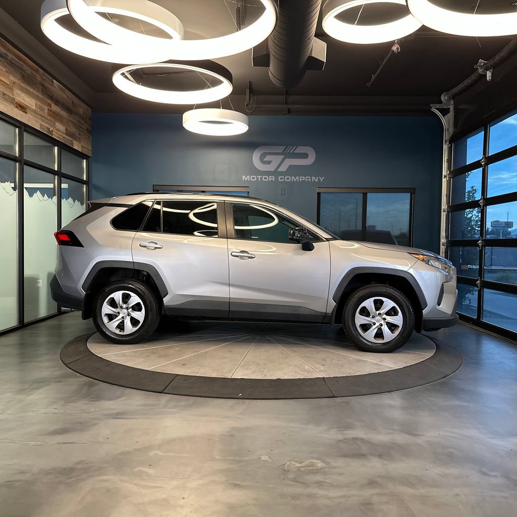 Used 2021 Toyota RAV4 LE FWD image 2