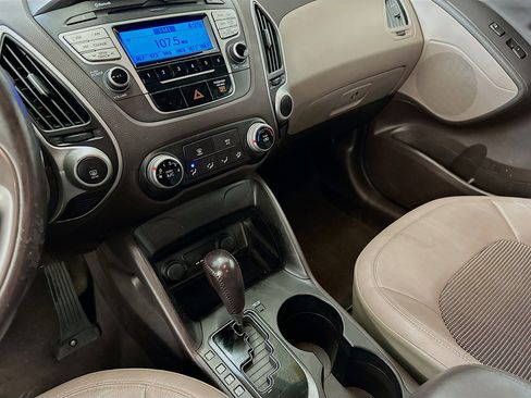 Used 2011 Hyundai Tucson GLS FWD image 24