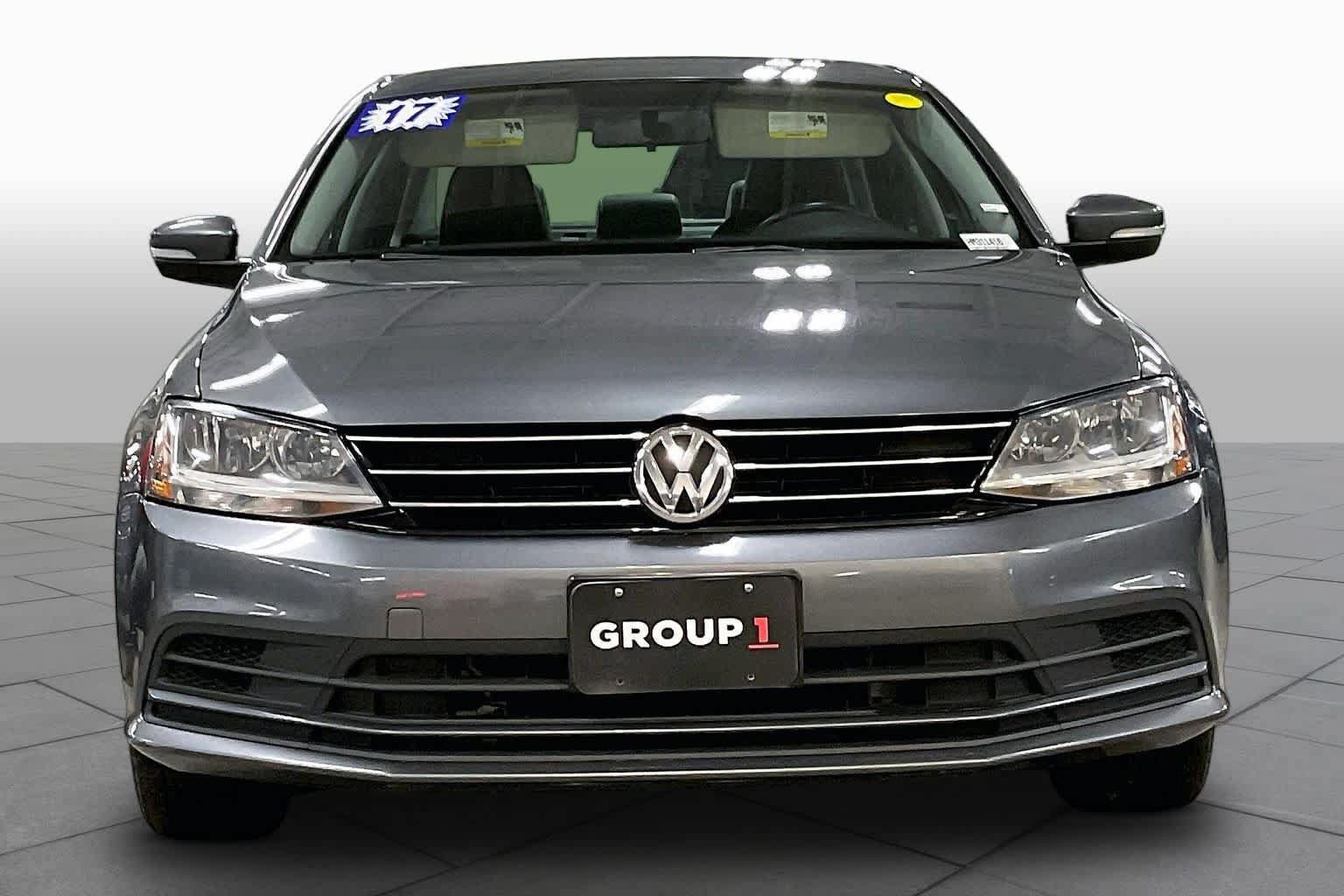 Used 2017 Volkswagen Jetta SE FWD image 4