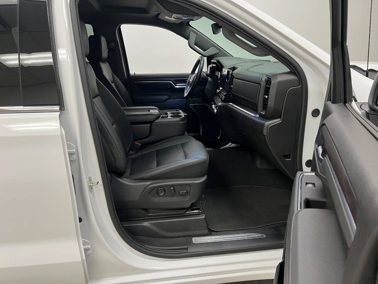 Used 2026 GMC Sierra 1500 SLT RWD image 34