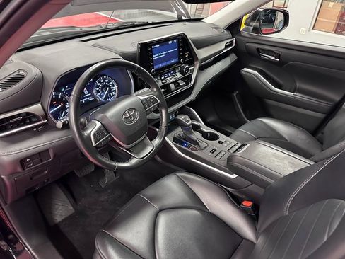 Certified 2022 Toyota Highlander XLE image 10