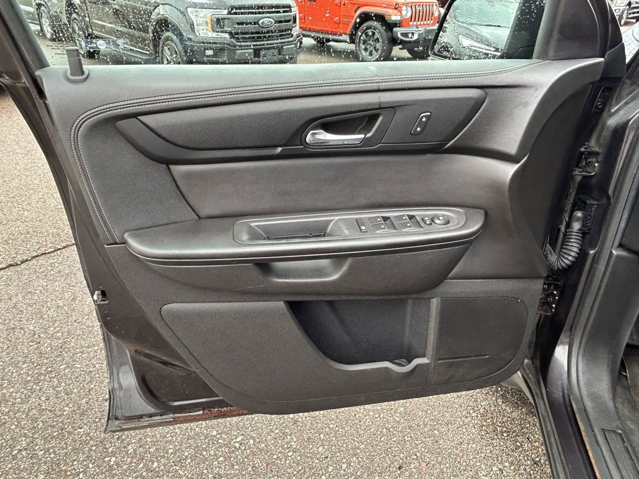 Used 2017 Chevrolet Traverse LT FWD image 15