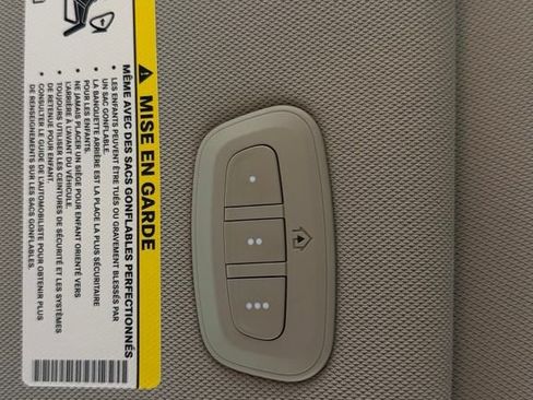 Used 2024 Chrysler Pacifica Limited AWD/4WD image 27