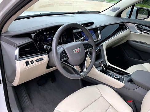 Used 2022 Cadillac XT6 Premium Luxury w/ Technology Package FWD image 18