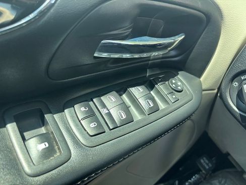 Used 2019 Dodge Grand Caravan SXT FWD image 19