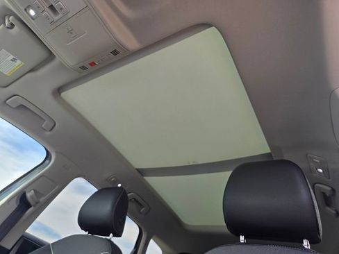 Certified 2023 Volkswagen Taos SE w/ Panoramic Sunroof Package FWD image 12