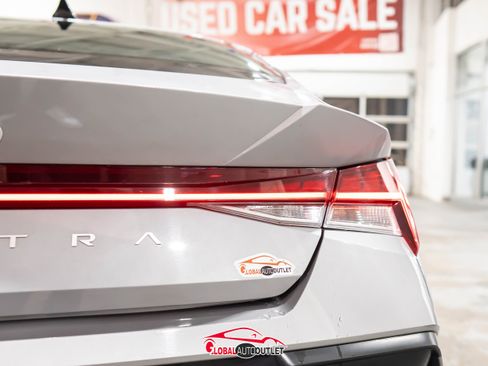 Used 2025 Hyundai Elantra SEL image 43