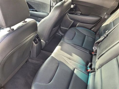 Used 2022 Kia Niro EX Premium image 9