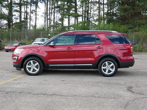 Used 2016 Ford Explorer XLT w/ Equipment Group 202A AWD/4WD image 5