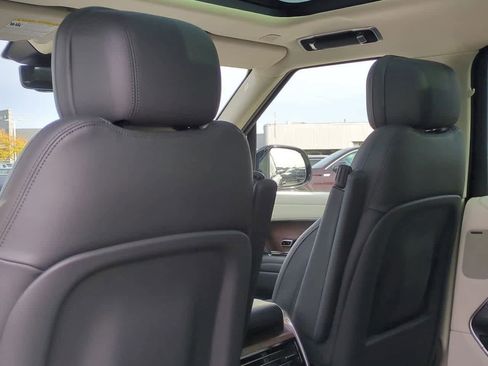 Certified 2024 Land Rover Range Rover SE image 17