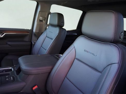 New 2026 GMC Sierra 1500 Denali w/ Denali Reserve Package image 14