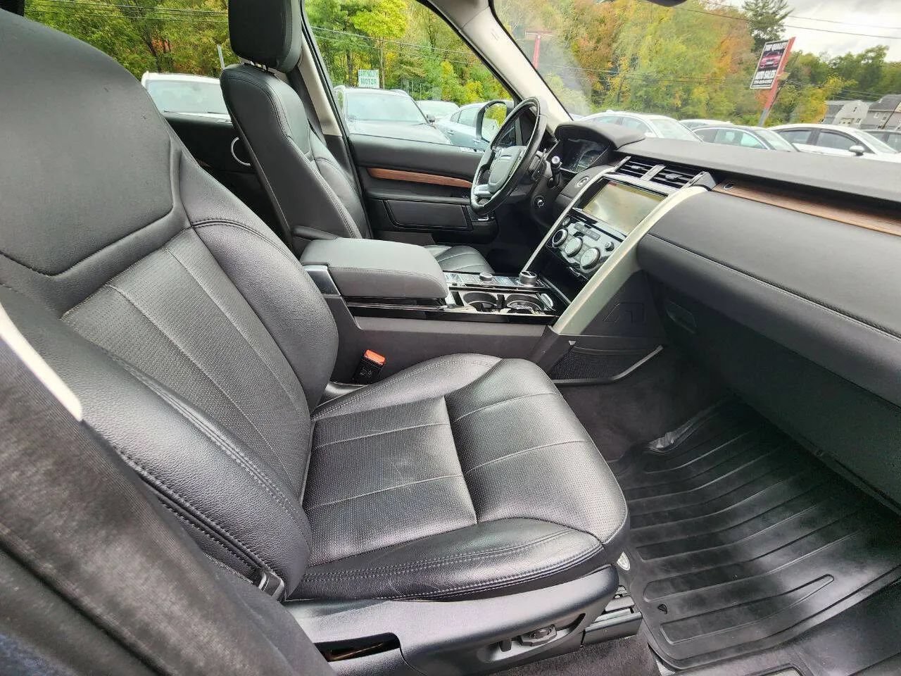 Used 2019 Land Rover Discovery HSE AWD/4WD image 15