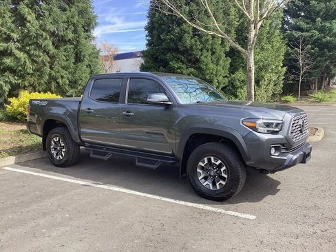 Used 2022 Toyota Tacoma TRD Off-Road w/ TRD Premium Off Road Package image 10