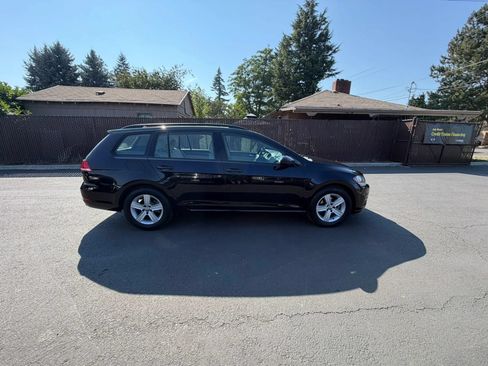 Used 2018 Volkswagen Golf SE FWD image 4