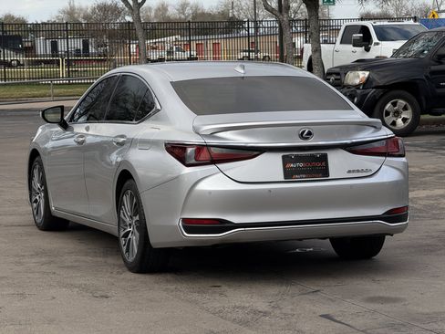 Used 2020 Lexus ES 300h w/ Premium Package image 11