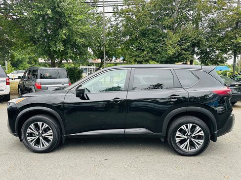 Used 2022 Nissan Rogue SV image 3