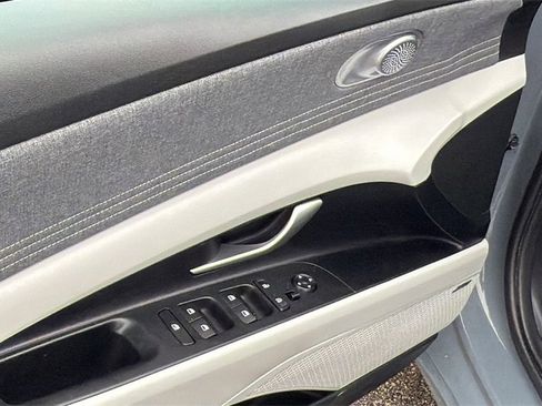 Used 2023 Hyundai Elantra Limited image 13