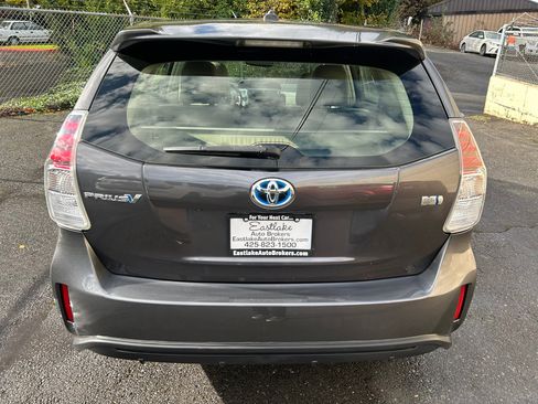 Used 2016 Toyota Prius V Four image 6