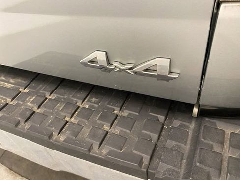 Used 2011 Toyota Tundra 4x4 CrewMax w/ SR5 Pkg image 29