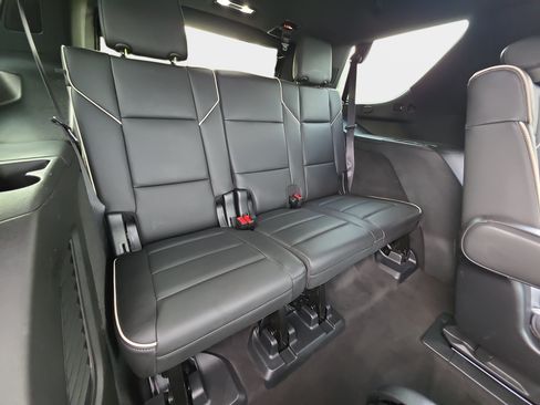 Used 2022 Cadillac Escalade Premium Luxury w/ LPO, Radiant Package AWD/4WD image 12