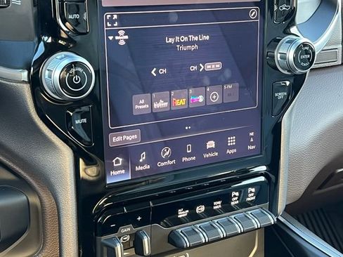 Used 2025 RAM 3500 Laramie image 37