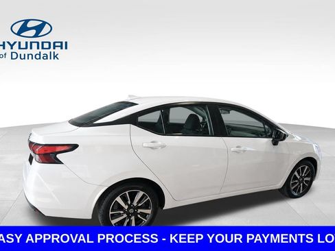Used 2022 Nissan Versa SV FWD image 2
