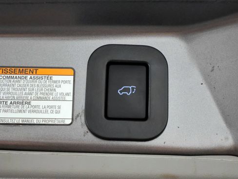 Used 2018 Toyota Sienna Limited image 18